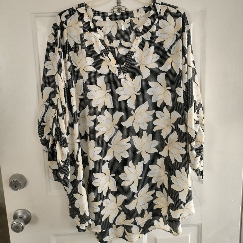 Est. 1946 Black, white, and yellow floral blouse